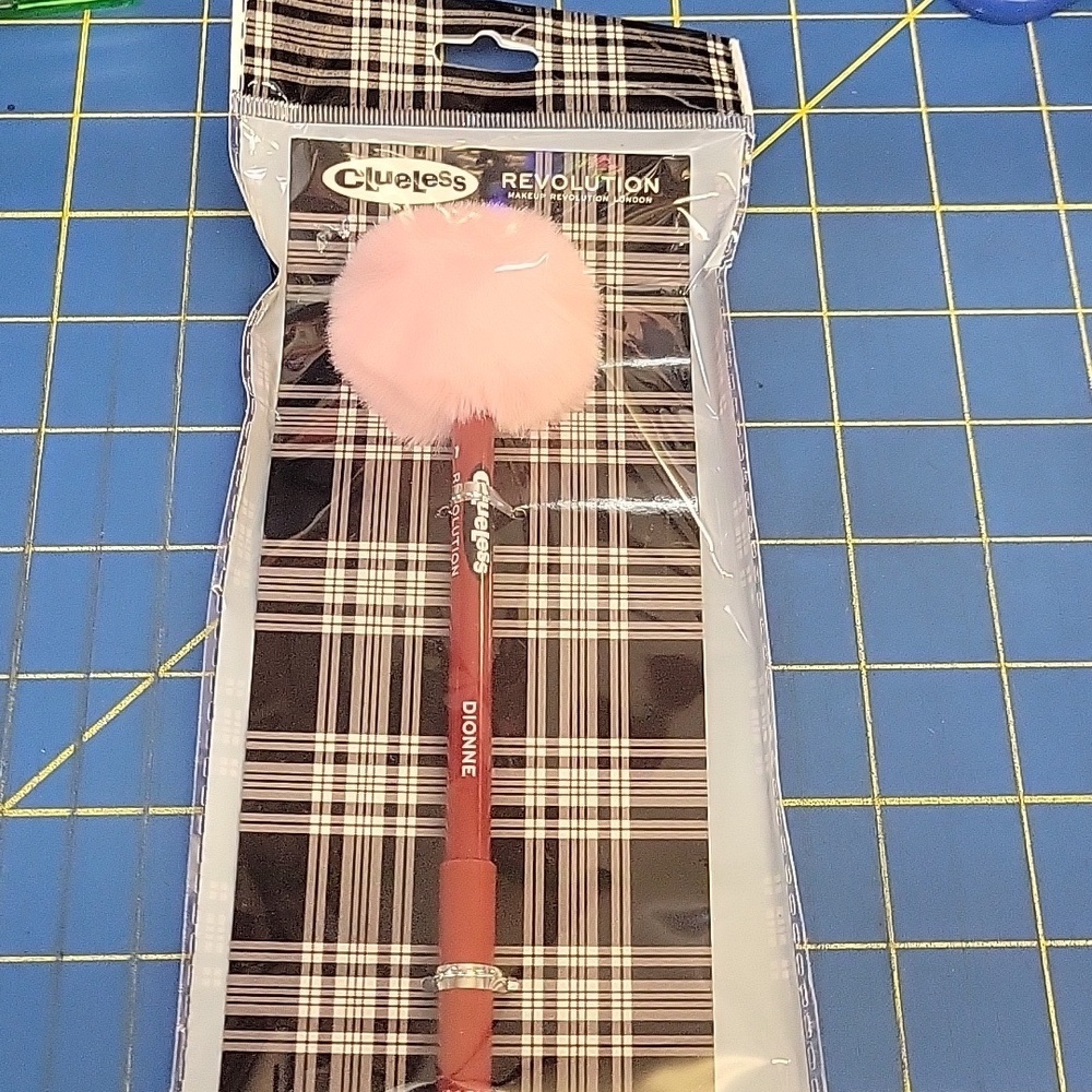 Revolution Clueless Pink Pom Pom Lip Liner New Sealed Package